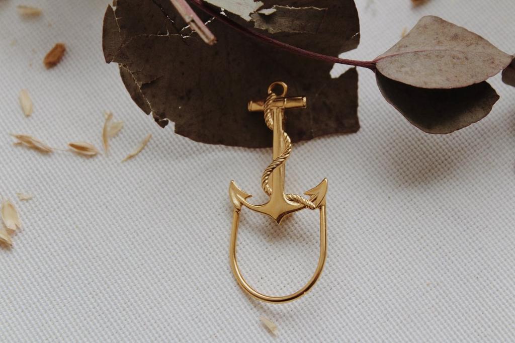 Винтажная брошь «Якорь маленький»