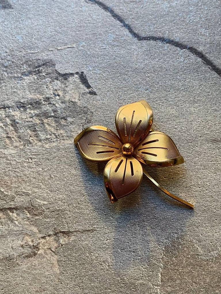 Винтажная брошь «Магнолия»