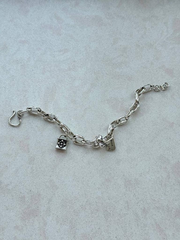 Браслет с подвесками