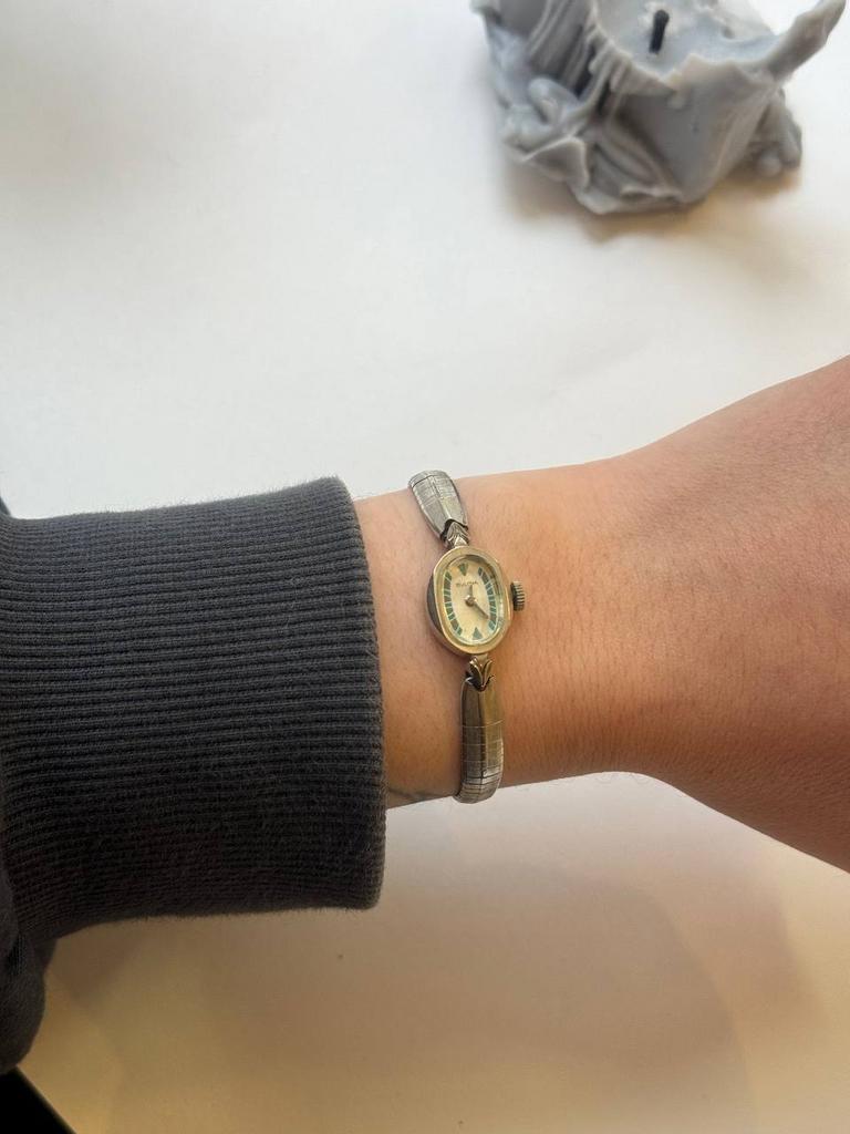 Антикварные часы Bulova овальным циферблатом