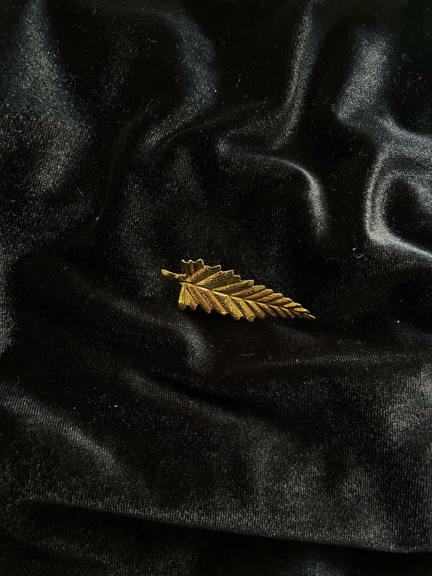 Винтажная брошь «Золотой листик»