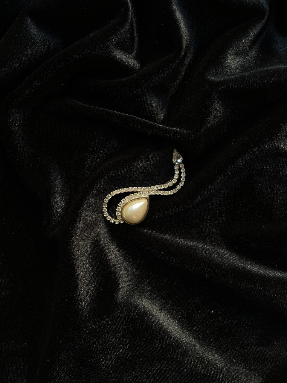 Винтажная брошь «Стразы»