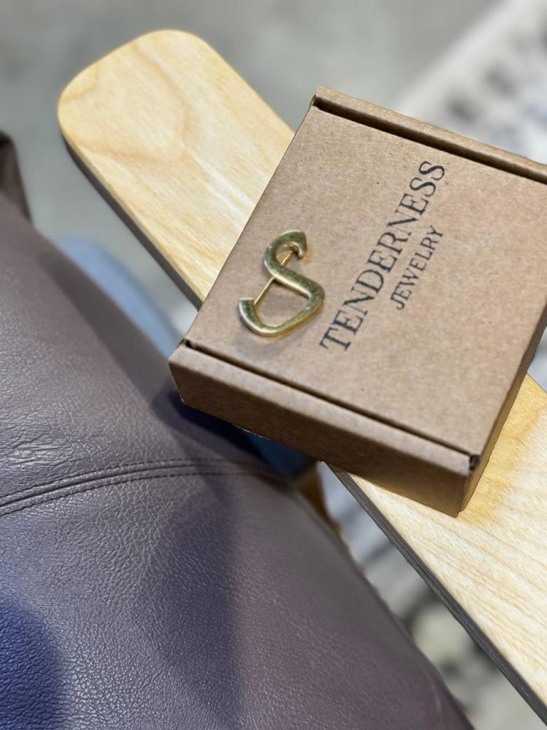 Винтажная брошь «Sss»