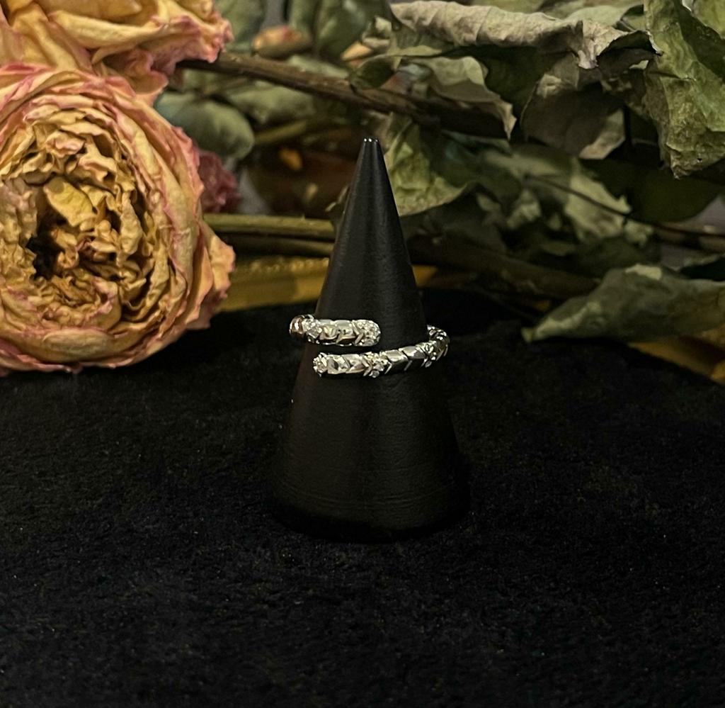 Кольцо «Змеиный хвост» в серебряном оттенке регулируемое