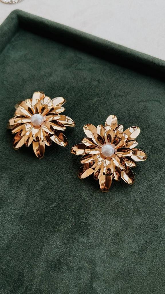 Серьги «Цветок жемчужины» в золотом оттенке
