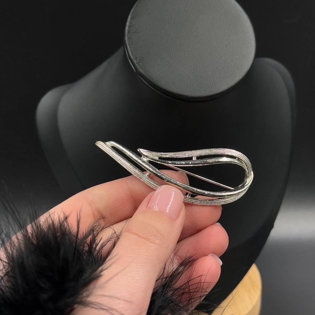 Винтажная брошь "Изящество в простоте'