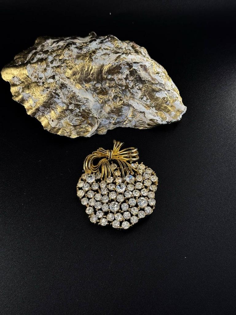 Винтажная брошь "Сияние времен"Lisner 70-e