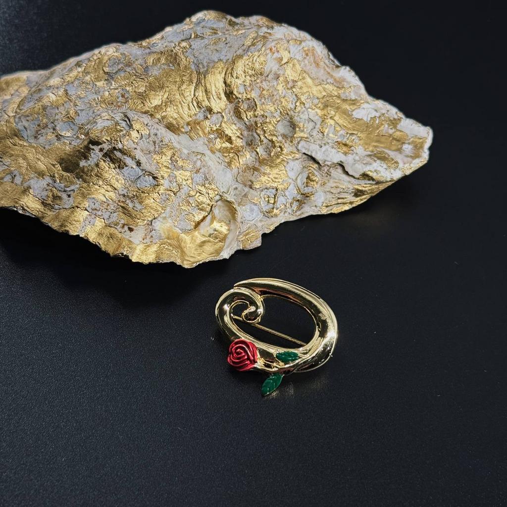 Винтажная брошь "Буква О" Razza