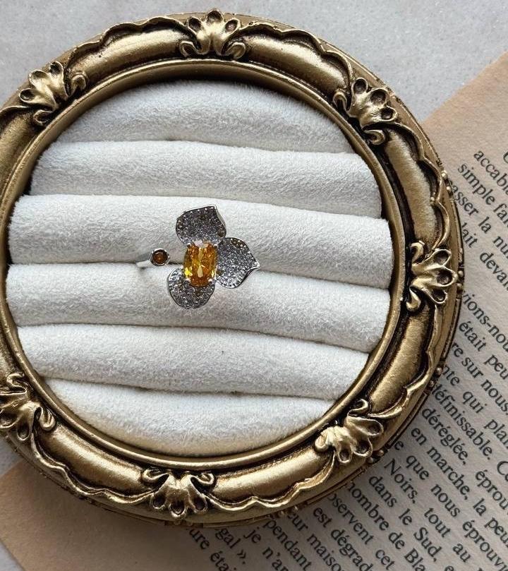 Кольцо «Драгоценный цветок» 16 размер