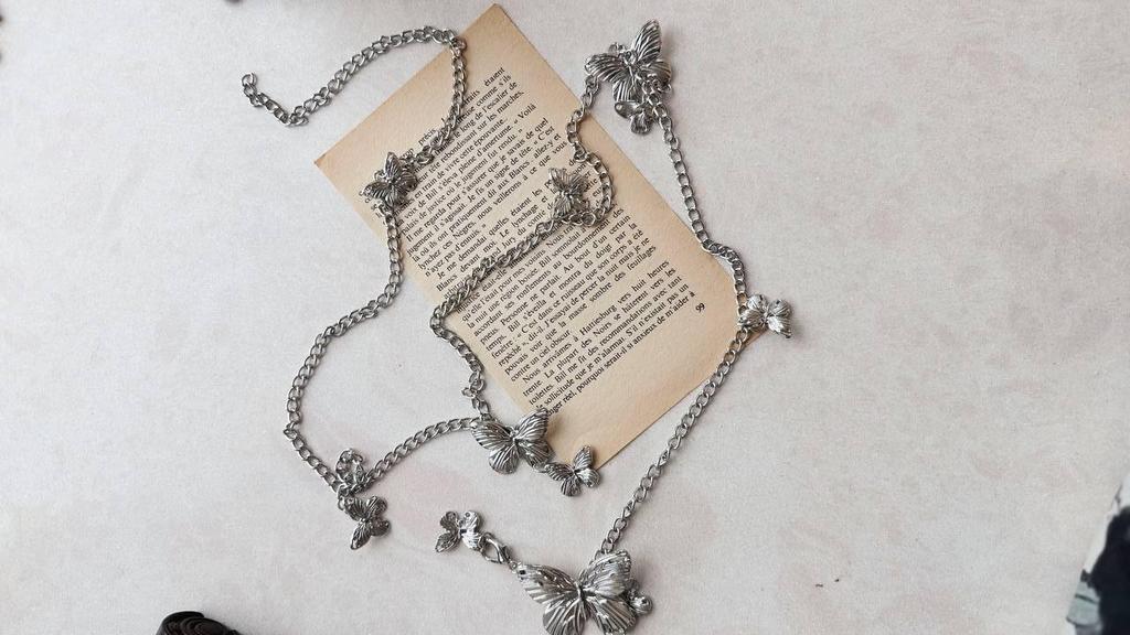 Цепь - пояс с бабочками "Rosewood", в серебряном оттенке