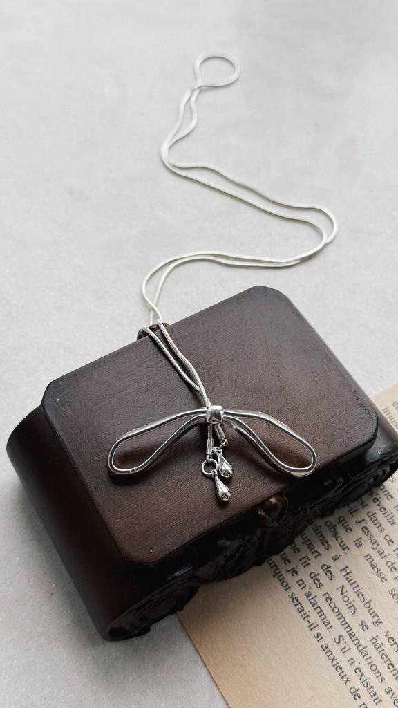 Колье-бант "Непосредственная причуда"