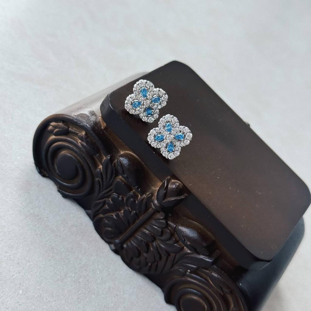 Серьги-гвоздики "Хрустальный Мираж"