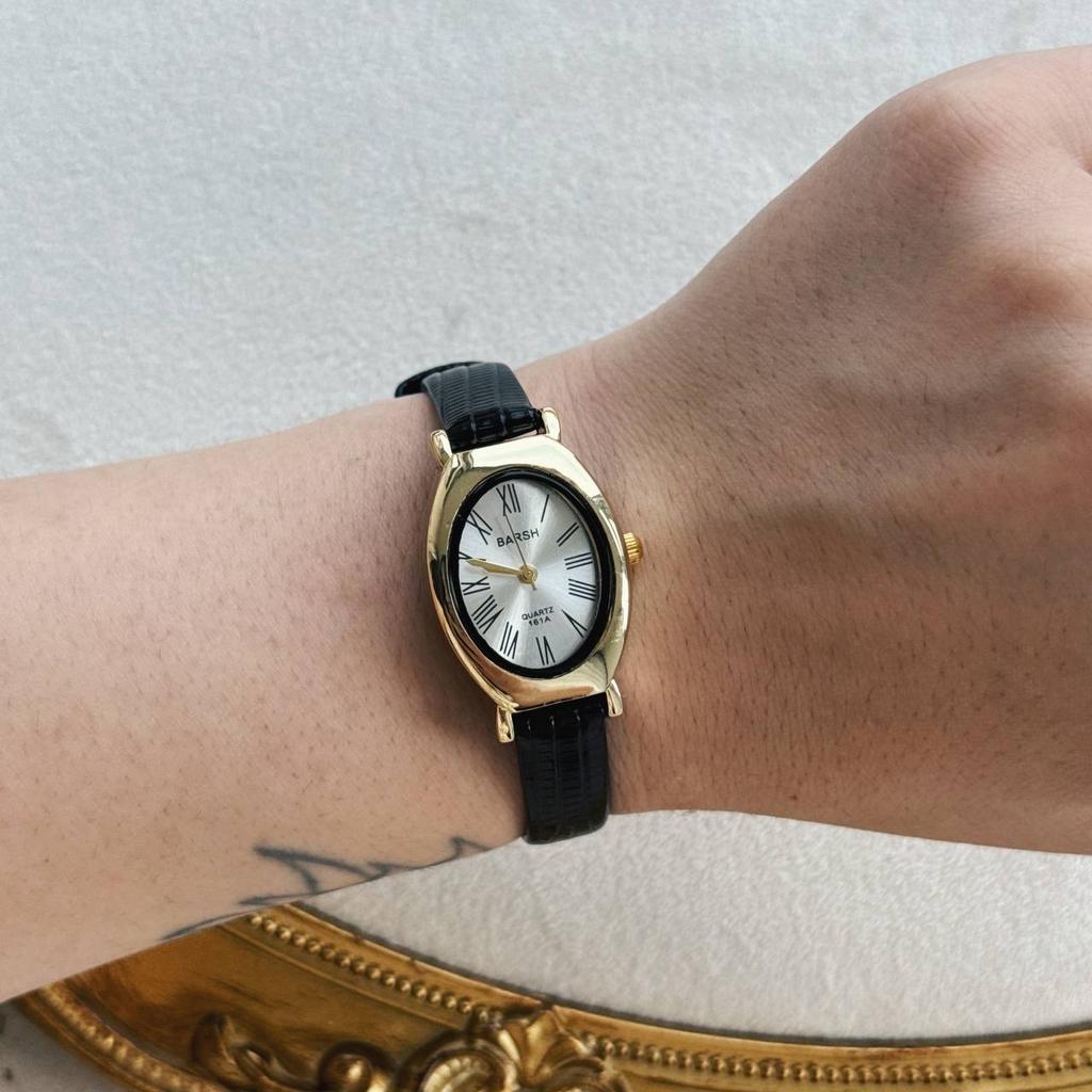 Часы "Oris" с белым циферблатом