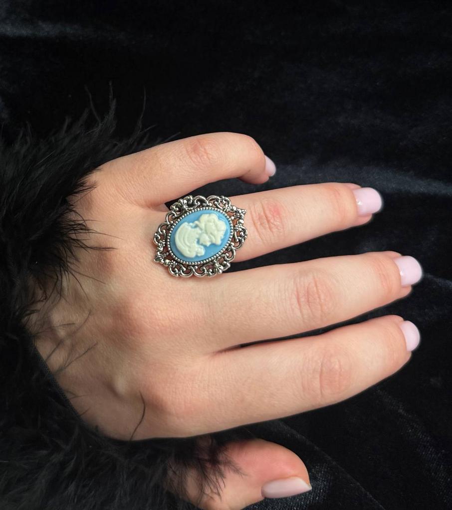 Кольцо «Камея» в серебряном оттенке