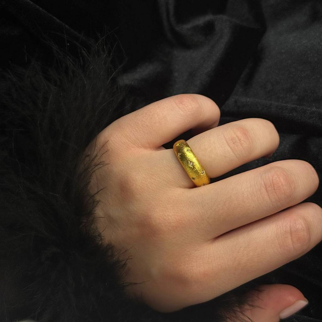 Кольцо «Поцелуй звездной пыли, регулируемое» в золотом оттенке