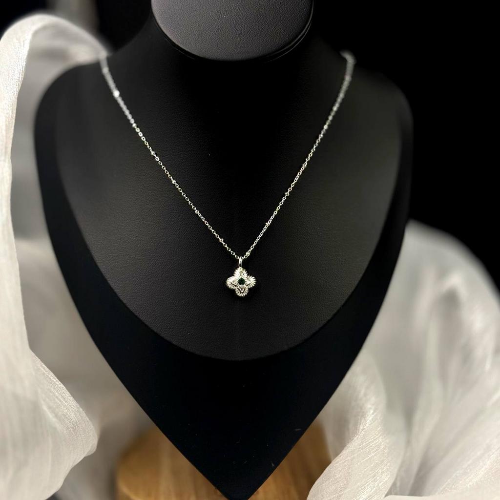 Подвеска «Лаконичный клевер»