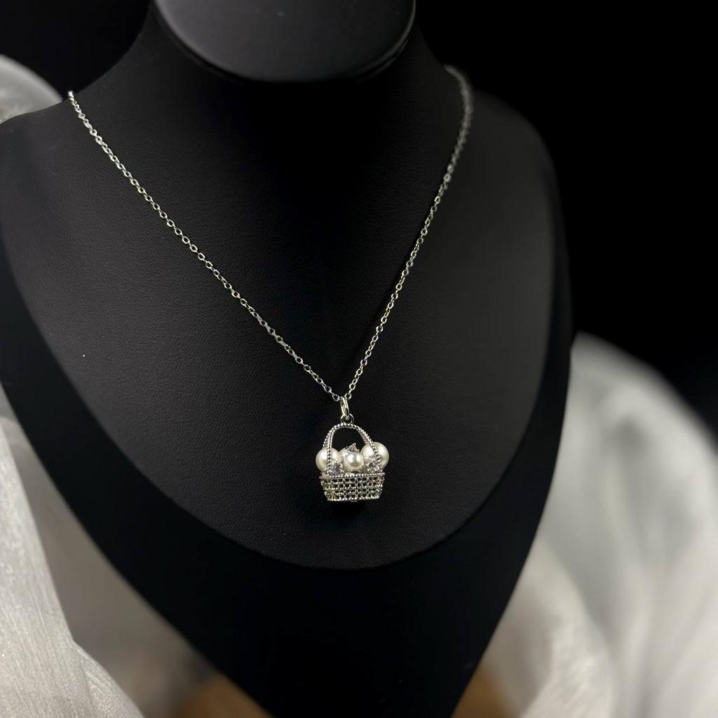 Кулон «Корзина с яйцами» в серебряном оттенке