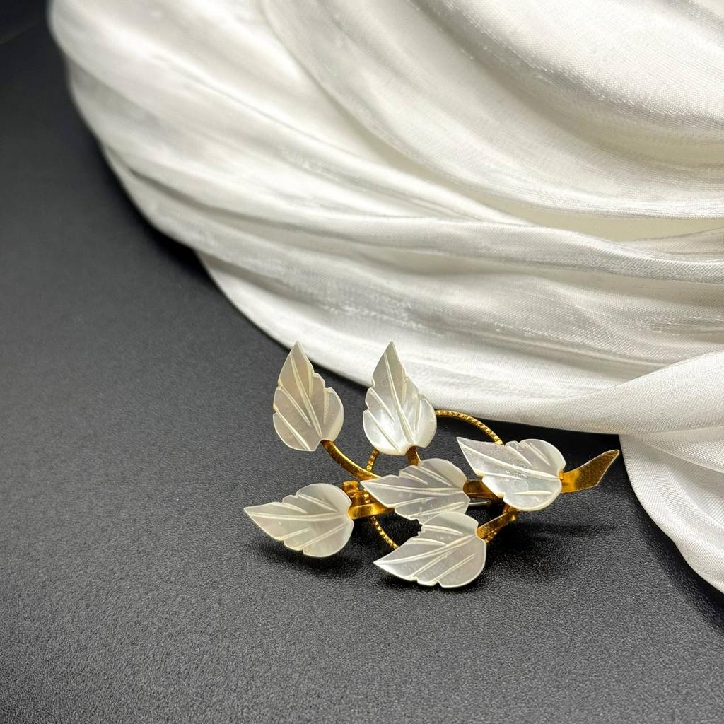 Винтажная брошь "Аромат воспоминаний", США, 70е