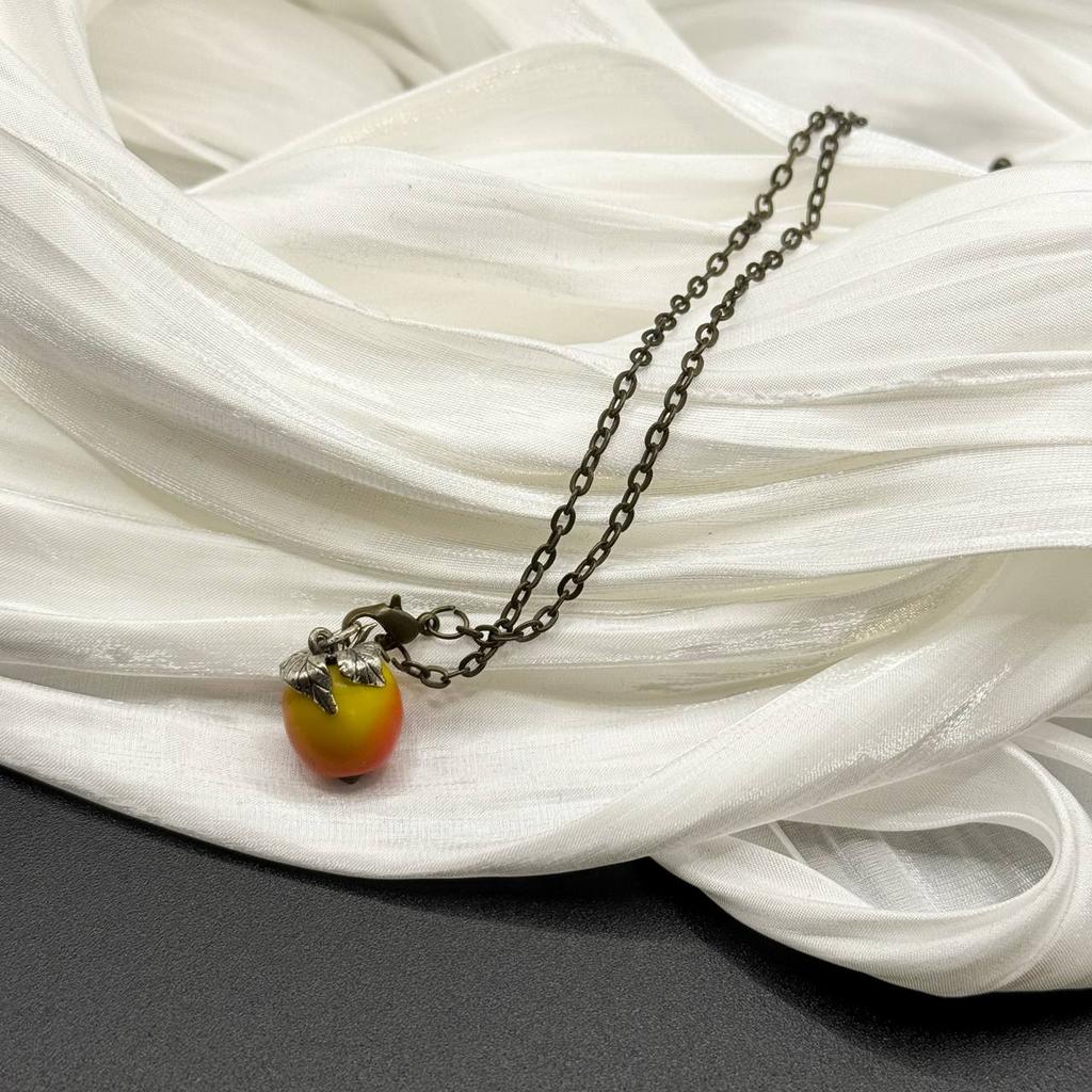 Винтажная подвеска "Приторность уст твоих", США, 40е