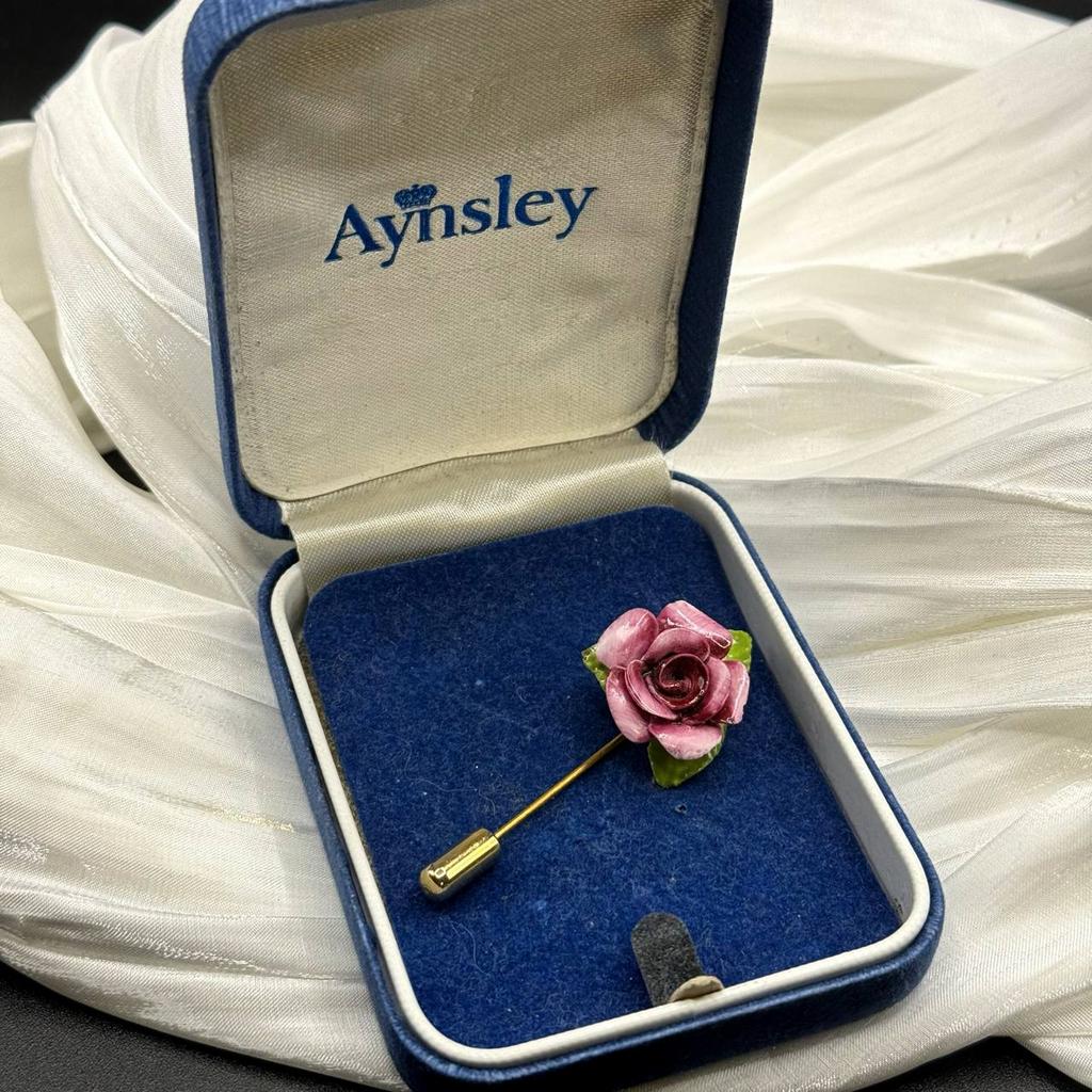 Винтажная фарфоровая брошь "Сумеречный бутон сладострастия", Aynsley, Англия, 60е