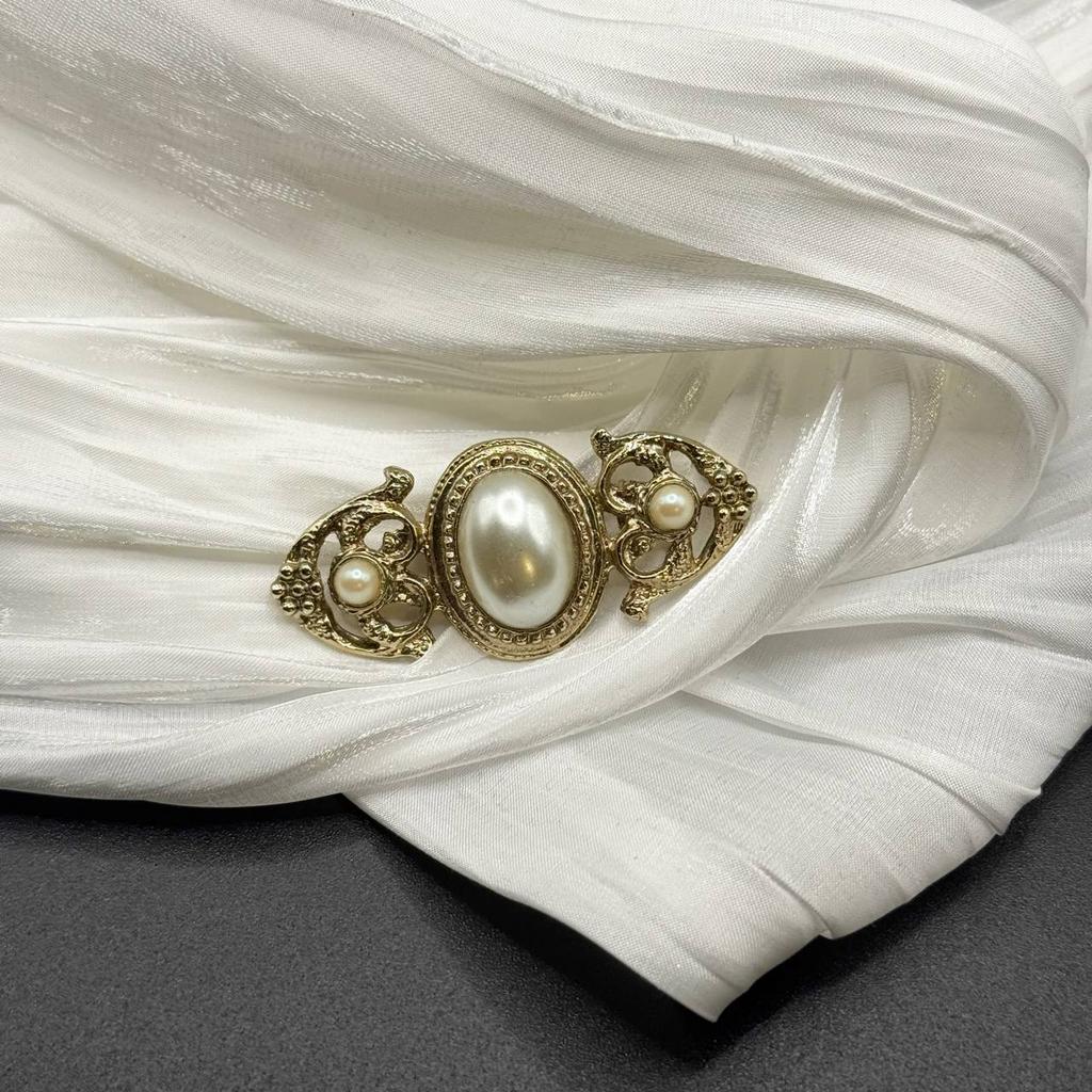 Винтажная брошь "Реплика выхода в свет", США, 70е