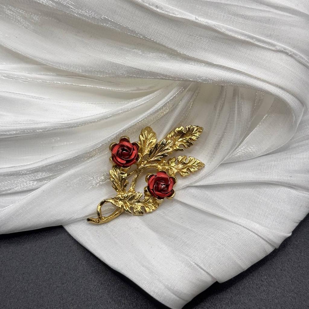 Винтажная брошь "Амбивалентность красоты", США, 70е