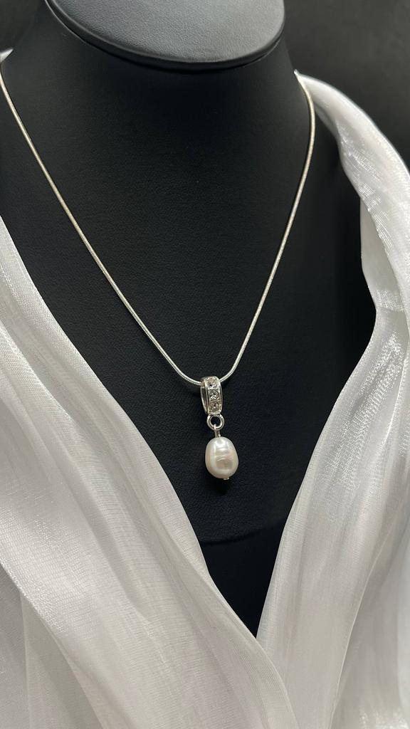 Винтажная подвеска "Хранительница утончённости", США, 70е