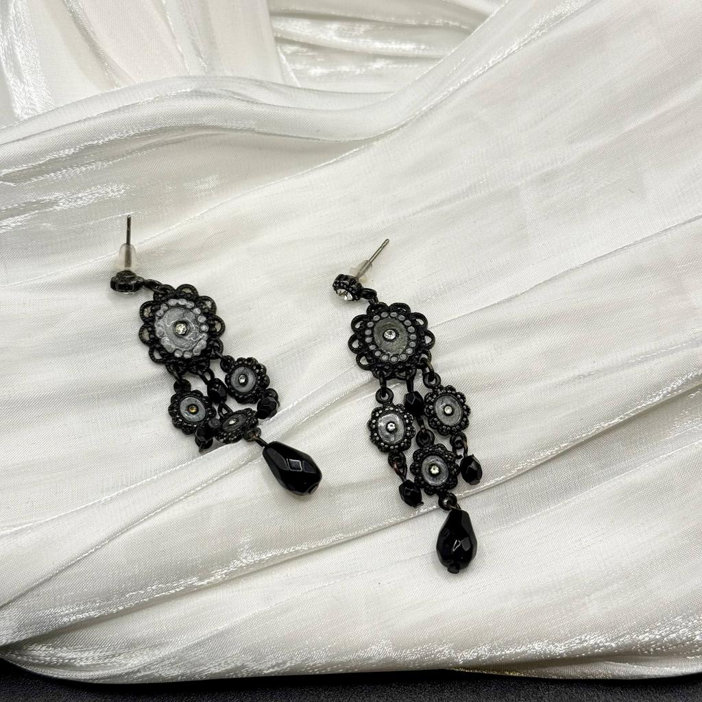 Винтажные серьги "Готический театр", США, 70е