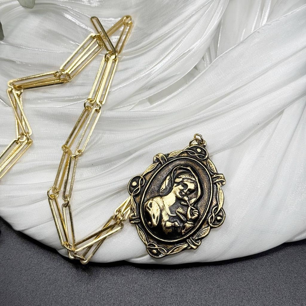 Винтажная подвеска «Девушка и цветок» США, 80-90е