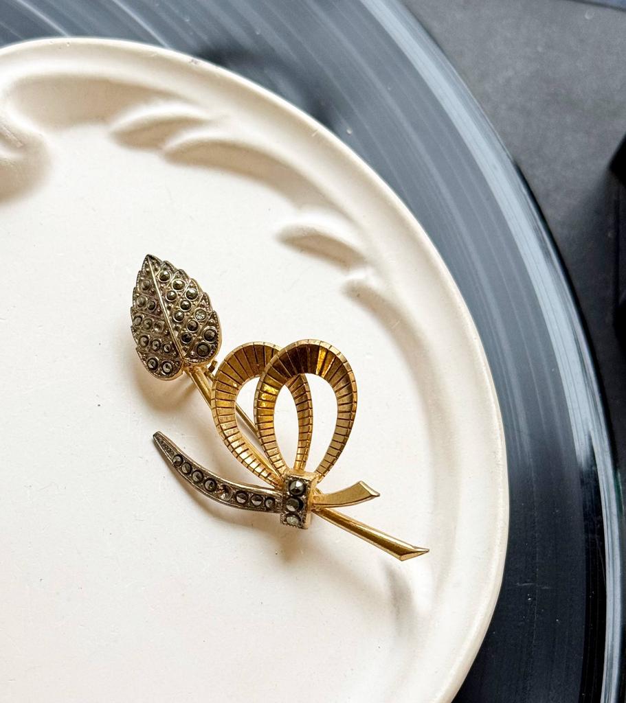 Винтажная брошь «Цветок на ветру» 70е