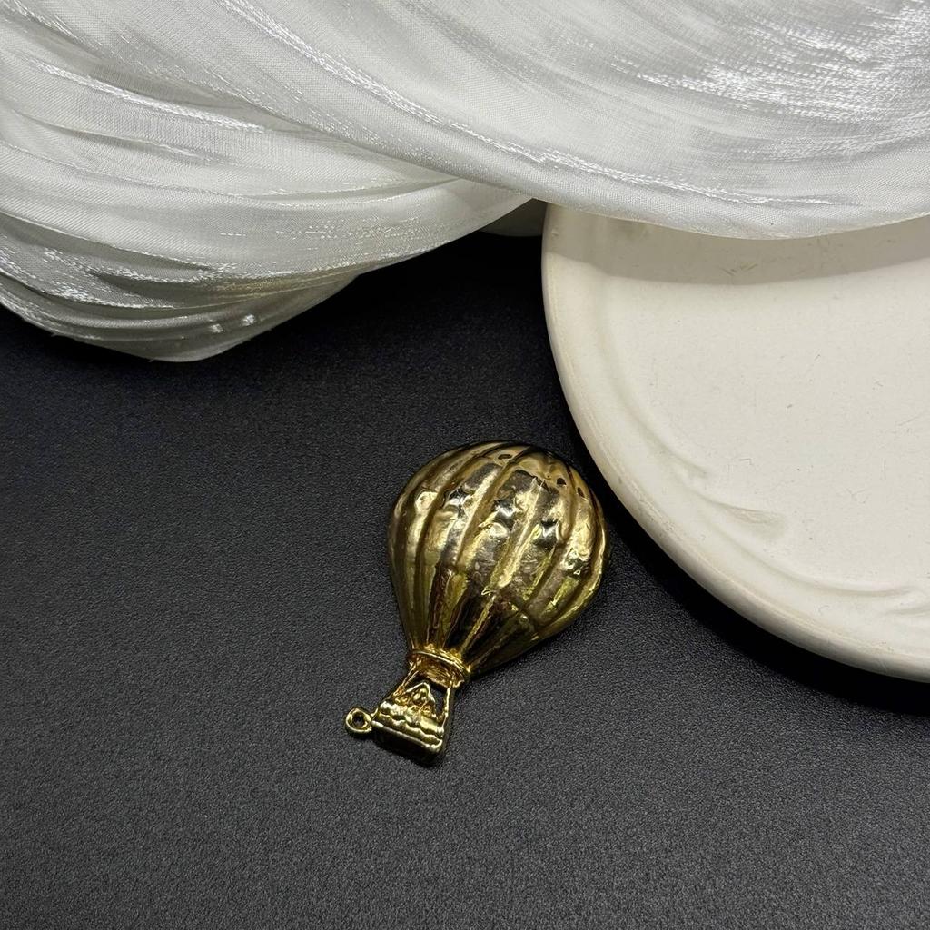 Винтажная брошь «Выше облаков» 70е