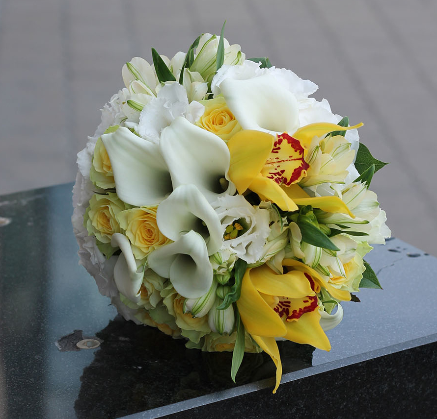Свадебный букет с белыми каллами