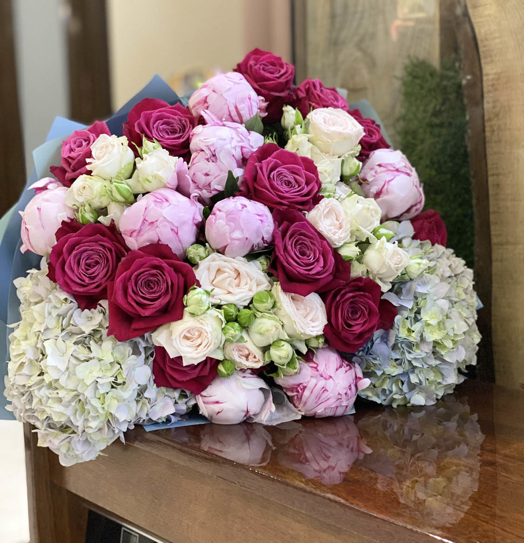 Пышный букет с пионами №156