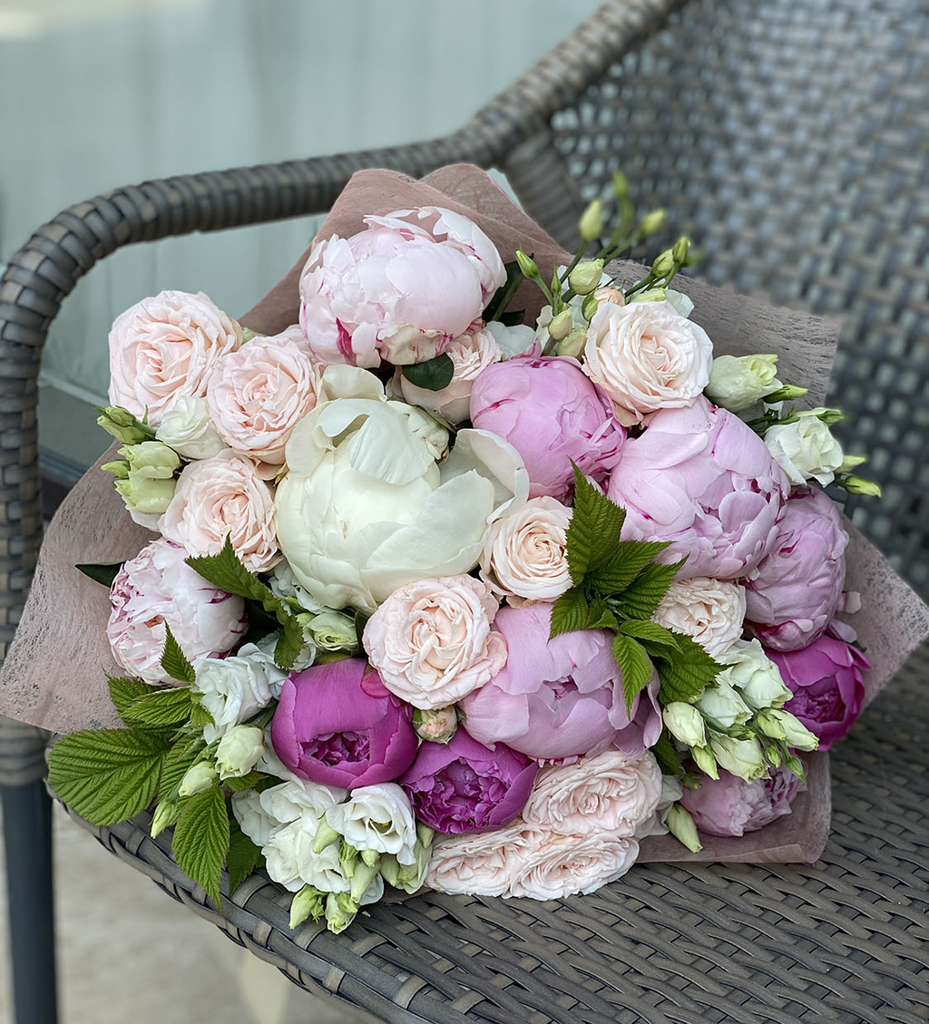 нежные пионы №210