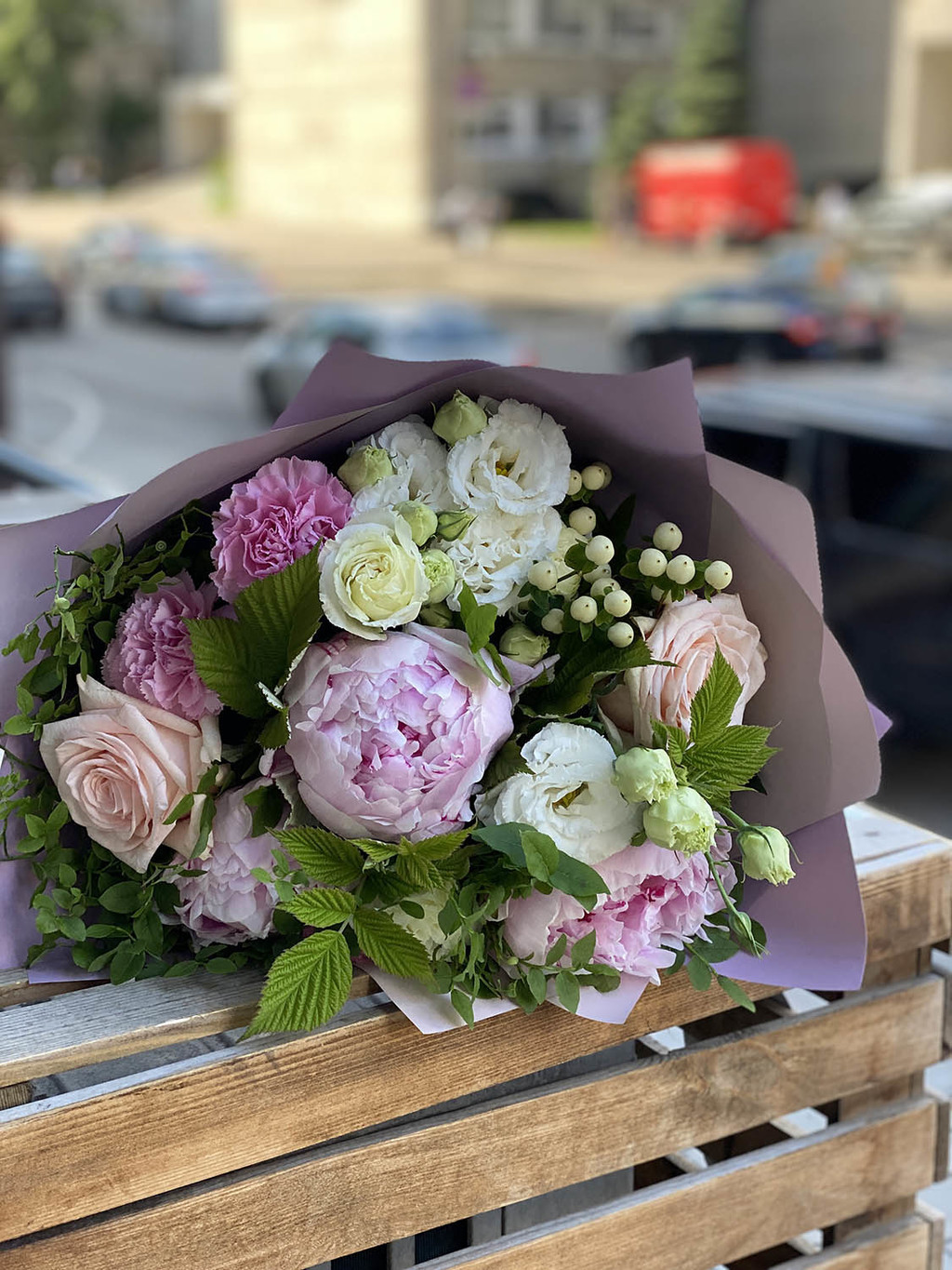 Пионы с гиперикумом №218