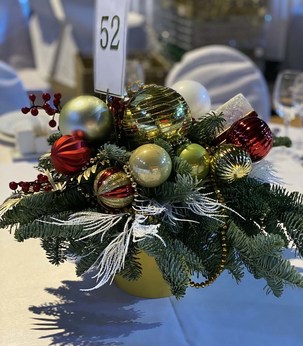 Новогодняя композиция из живой ели в кашпо (Арт.281)