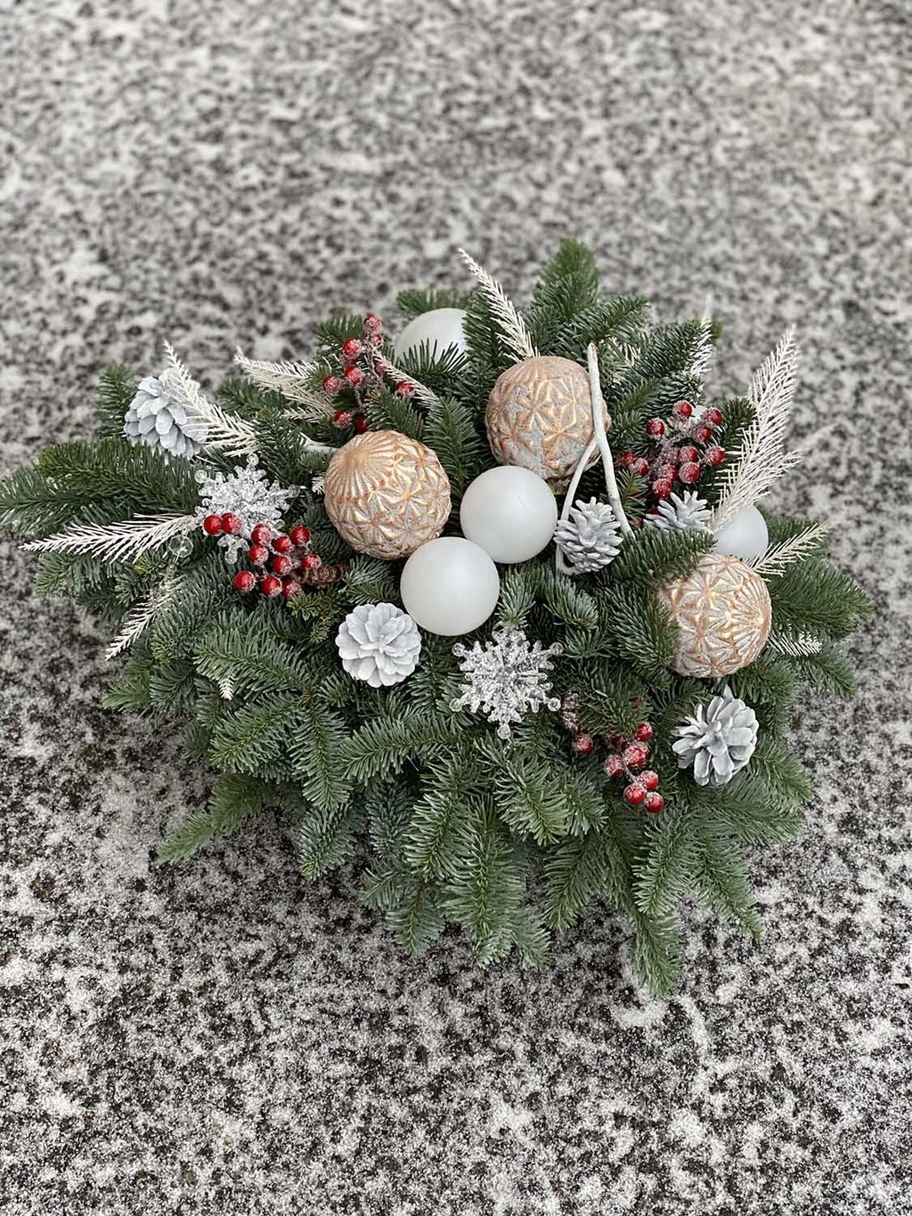 Новогодняя настольная композиция с рябиной (Арт. 322)