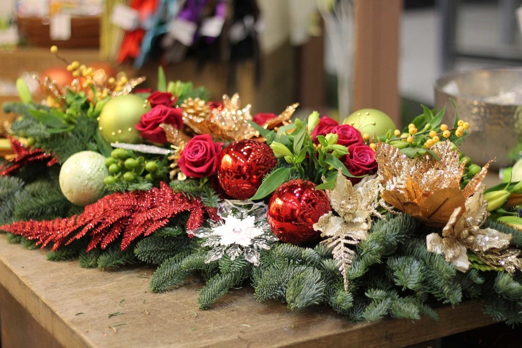 новогодняя с розами