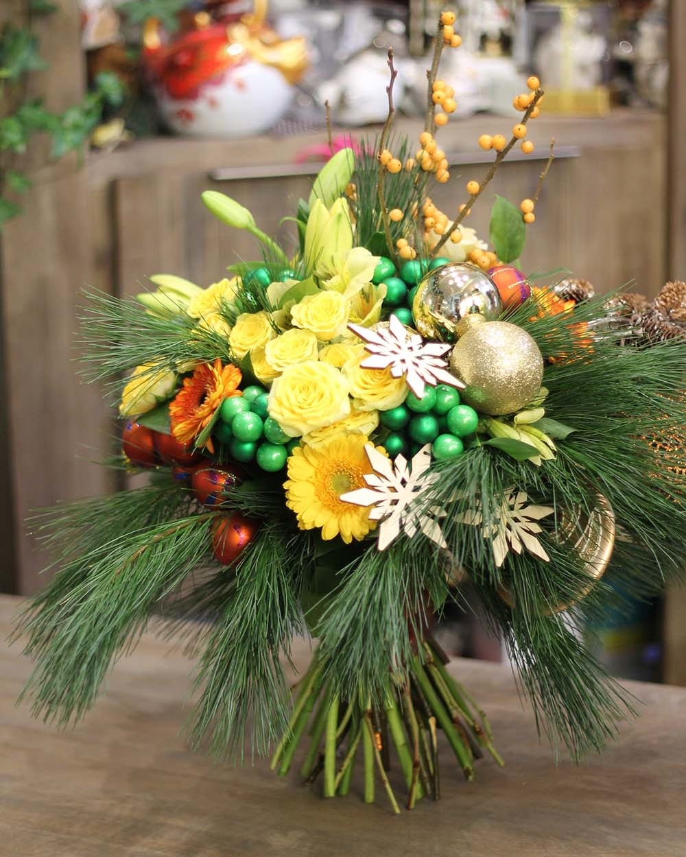 Новогодний букет с сосной