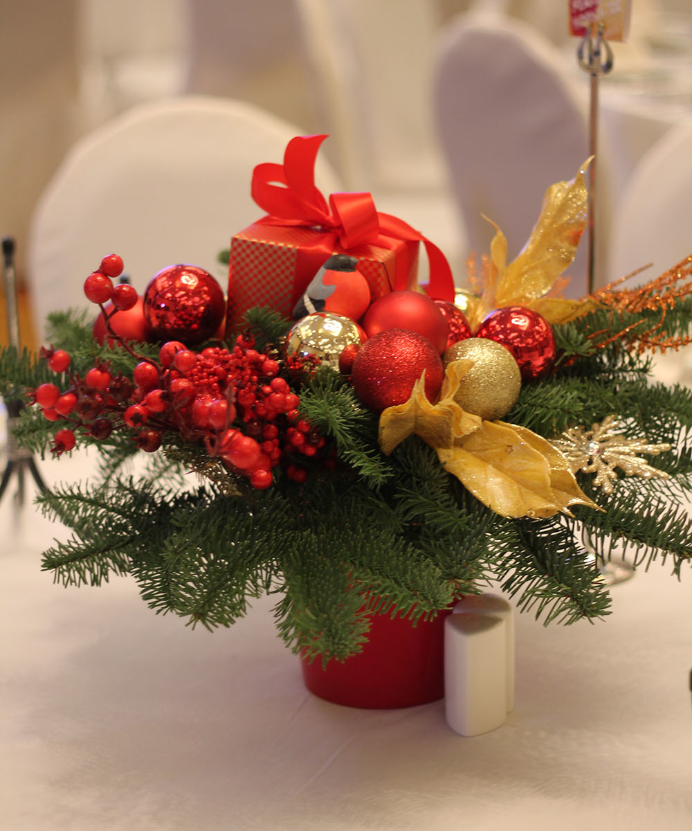 новогодняя композиция с подарком