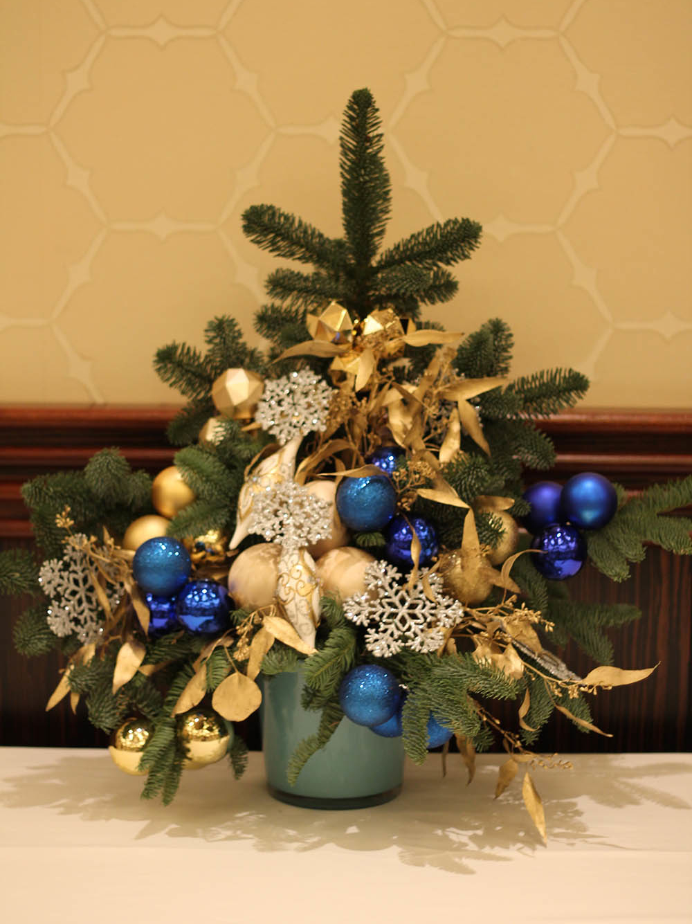 новогодняя композиция со снежинками