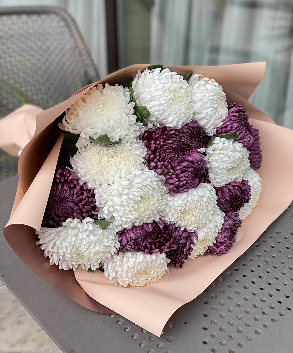 Хризантемы бело-малиновые 21 шт. №407