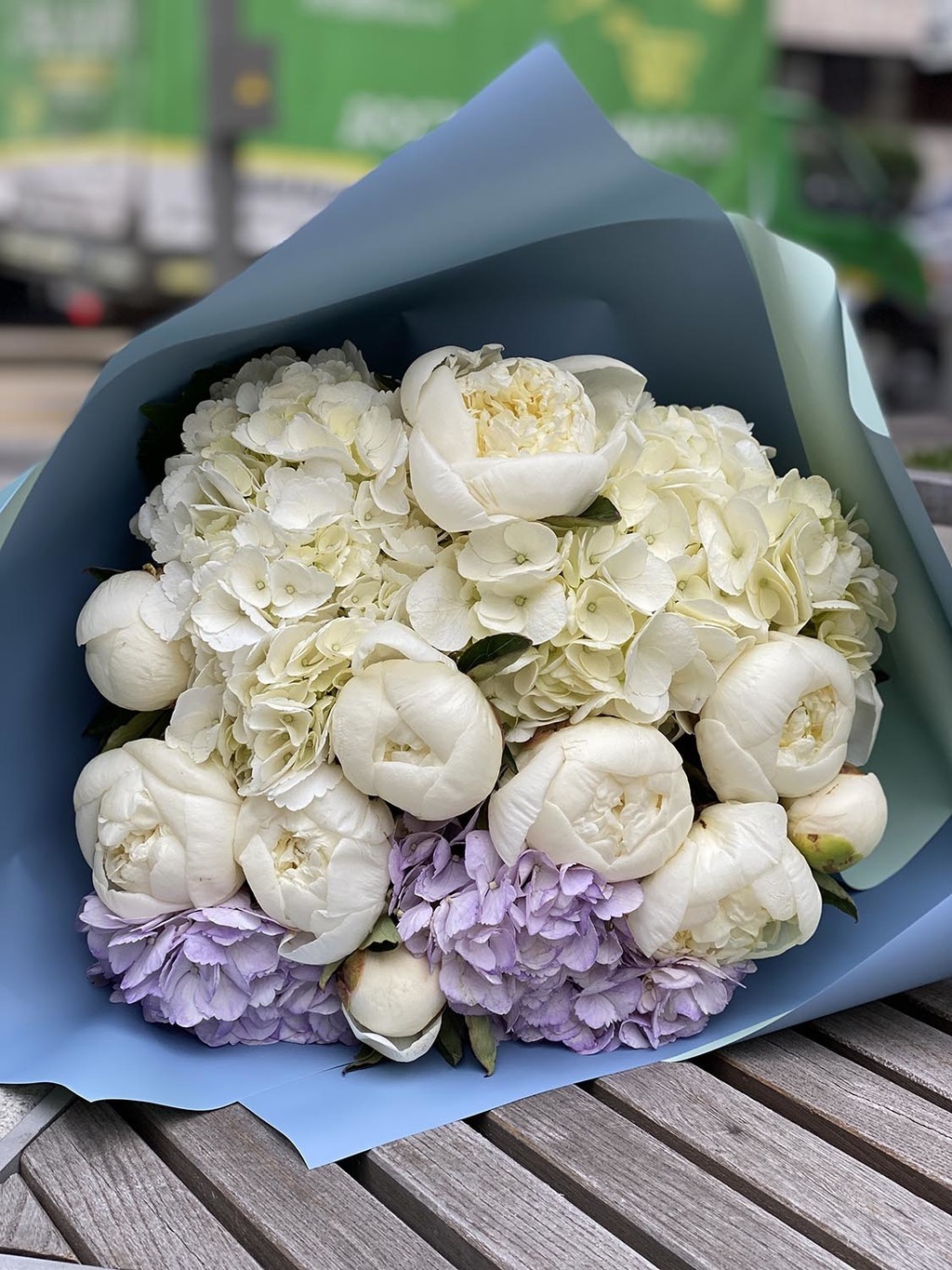 Пионы с гортензией