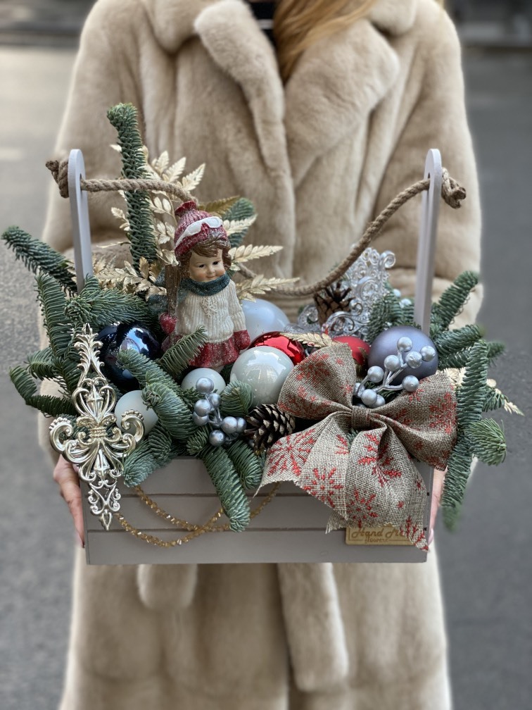 Девочка с лыжами №511