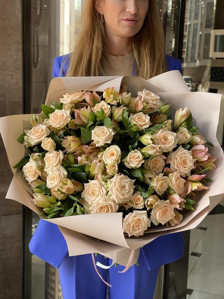 Альстромерия с Кустовыми розами №536