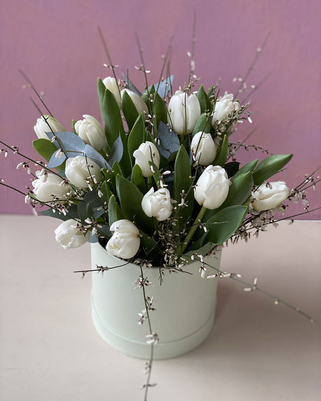 Белые тюльпаны 21шт в коробочке №569