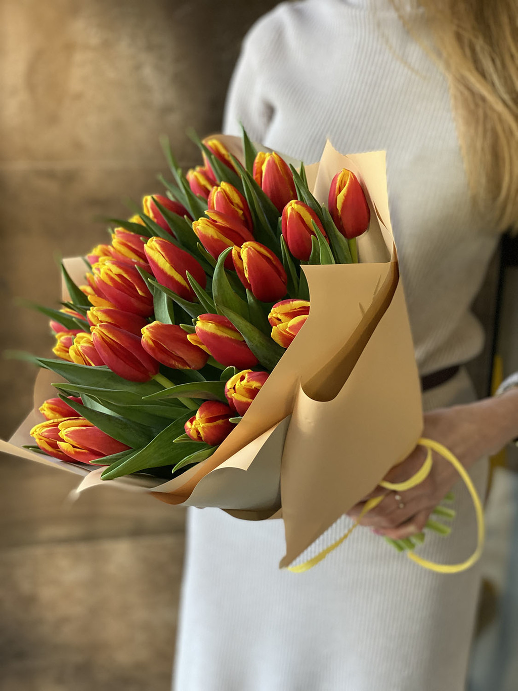 Красно-желтые тюльпаны 47 шт №579