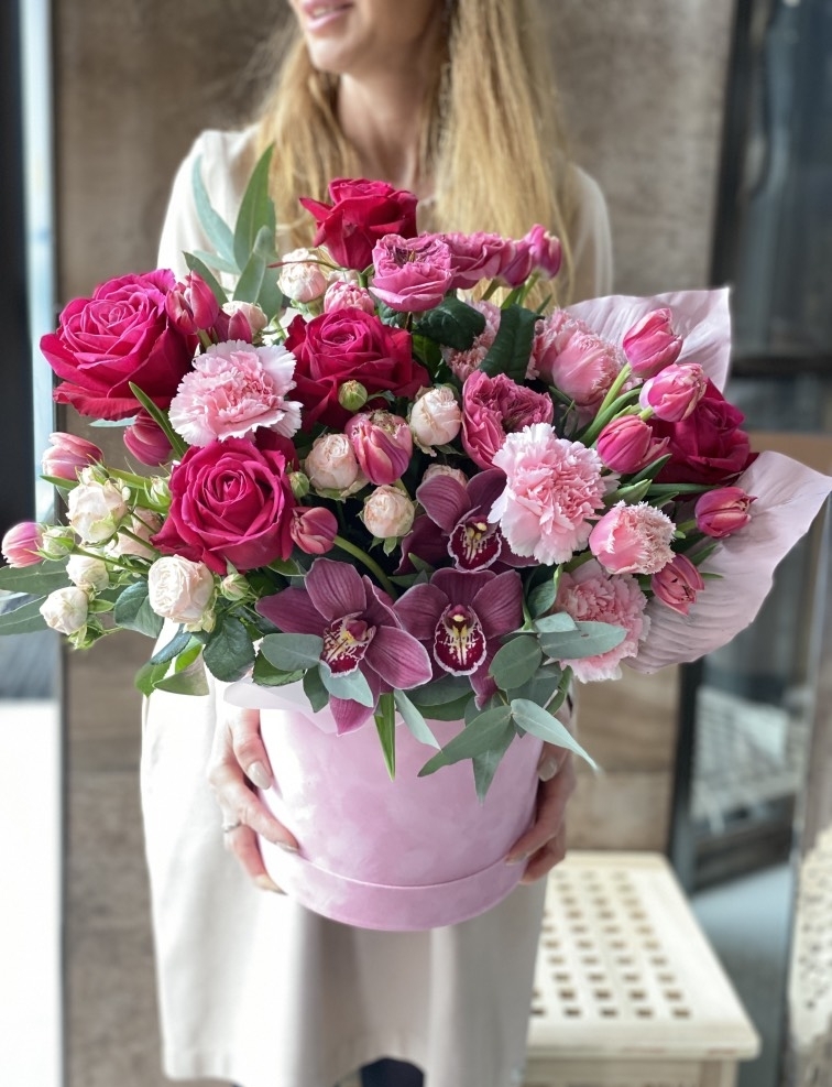 Цветы в шляпной коробке №796