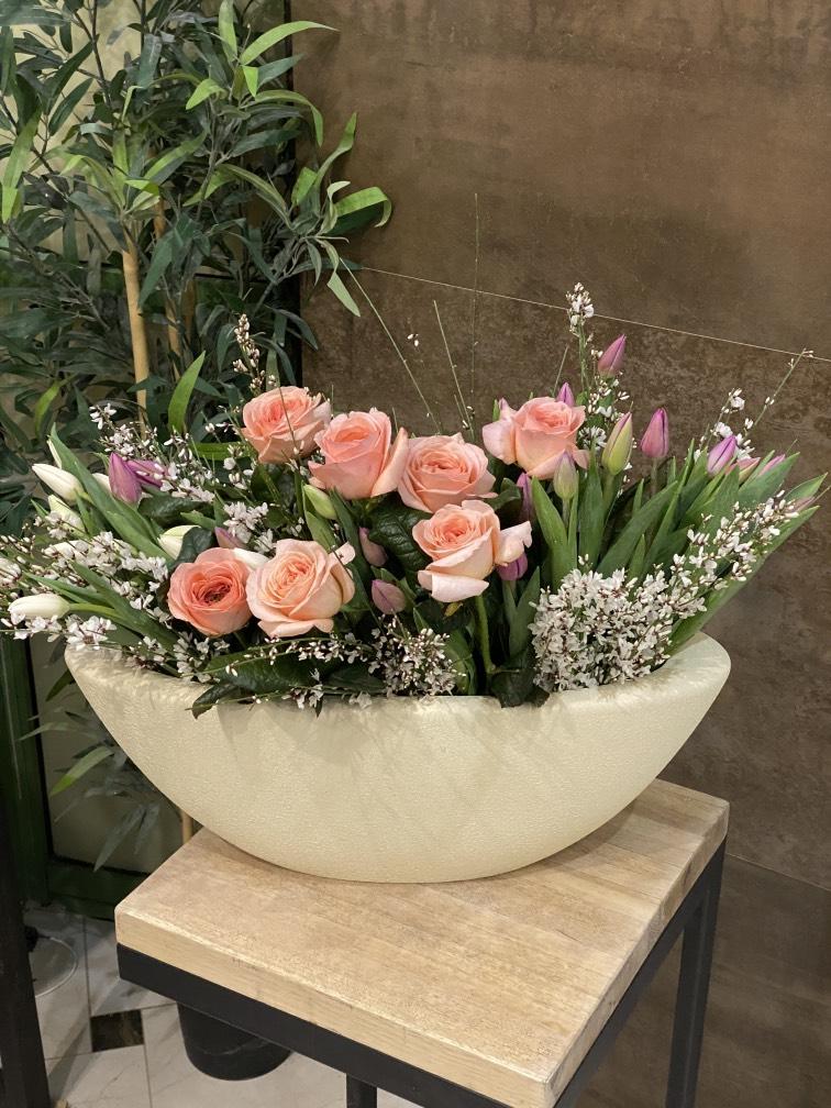 Лодка с пионовидной розой №832