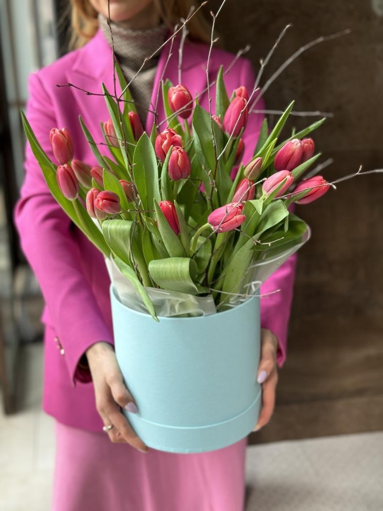 Tюльпаны в ветках березы №984